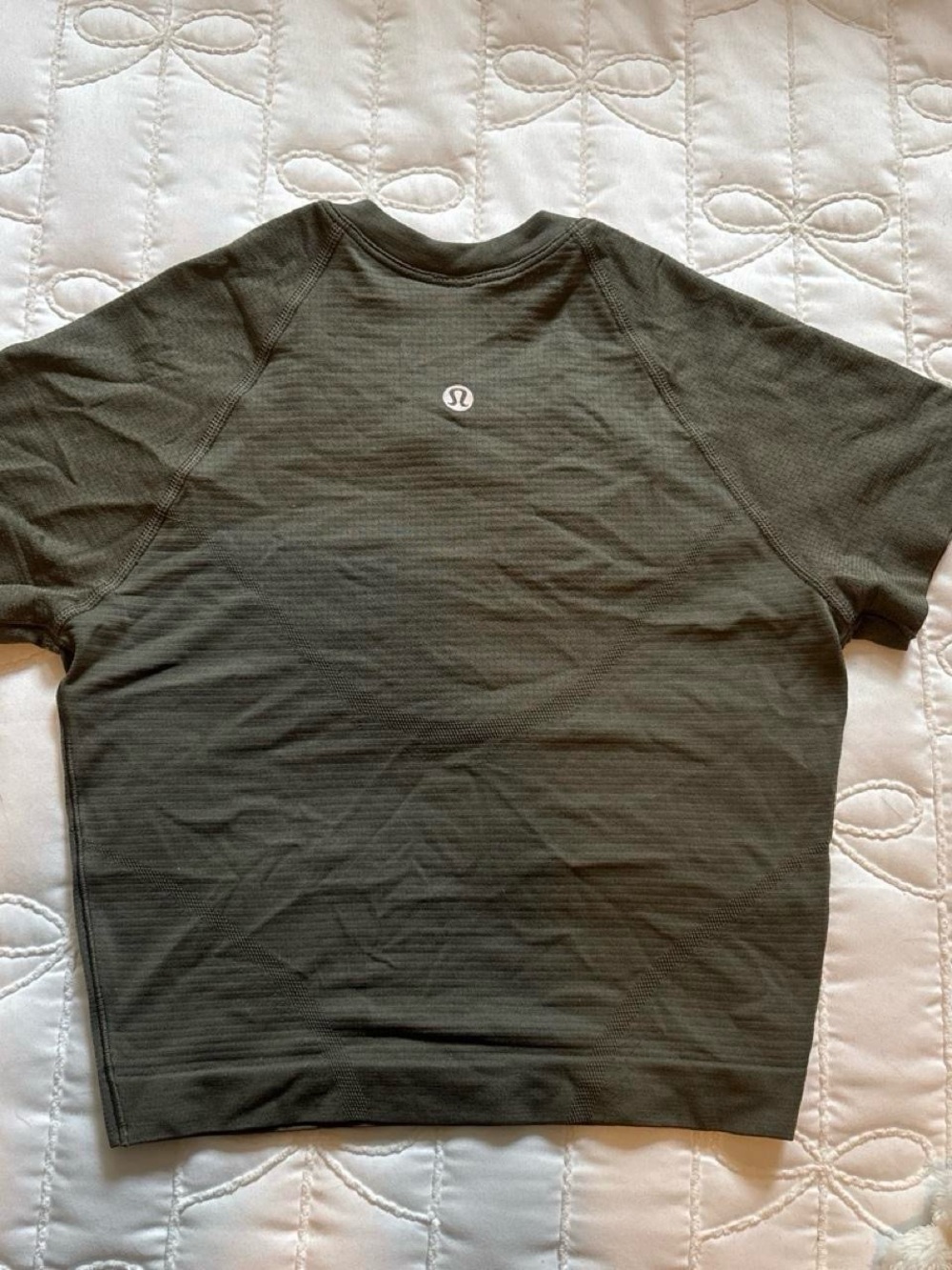 lululemon athletica Olive Green Crop Top - Picture 2 of 3